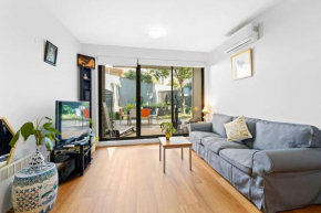 Prime Kensington 2BR Apt with a Massive Backyard